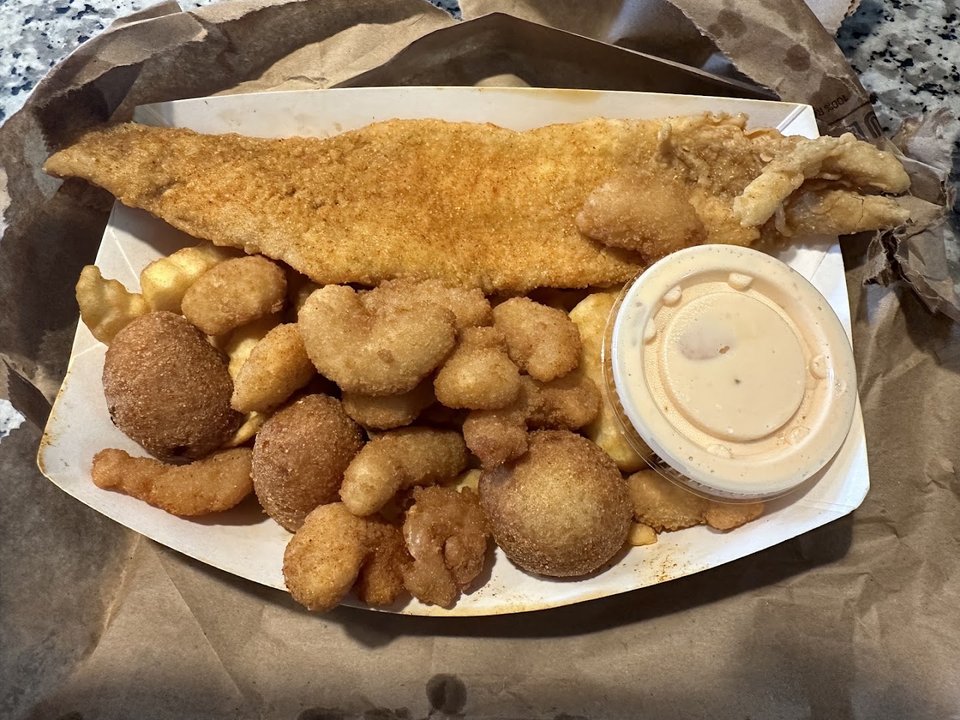 Fried chicken and seafood served in a no-frills setting.